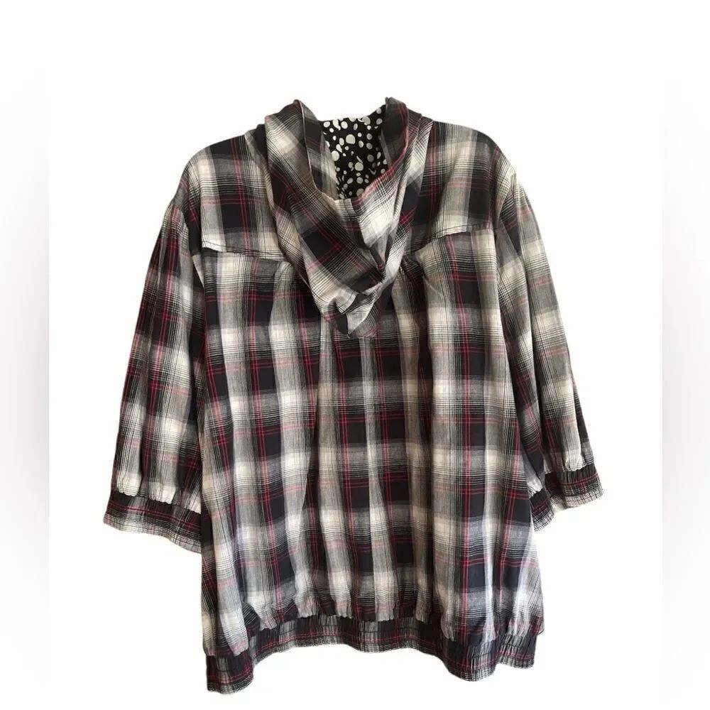TORRID   - Picture 3 of 7